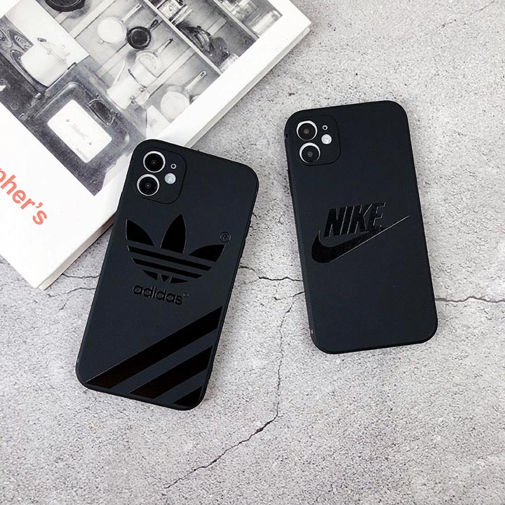 adidas iphone 15 カバー 